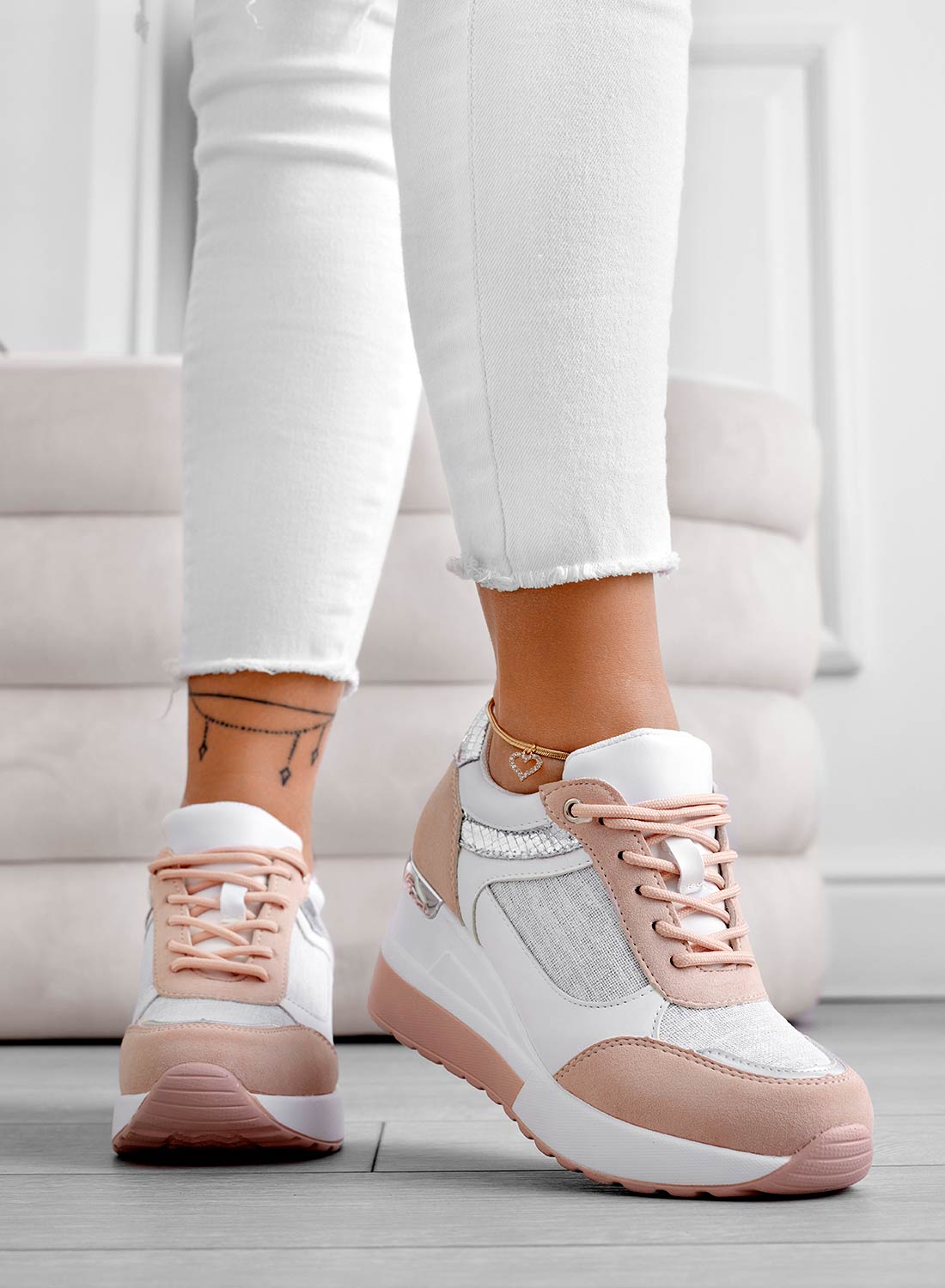 Sneakers rosa con inserti in tessuto glitter argento