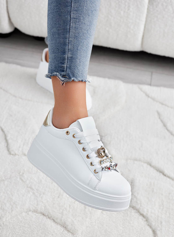 AMIS - Sneakers bianche con retro oro e applicazioni gioiello