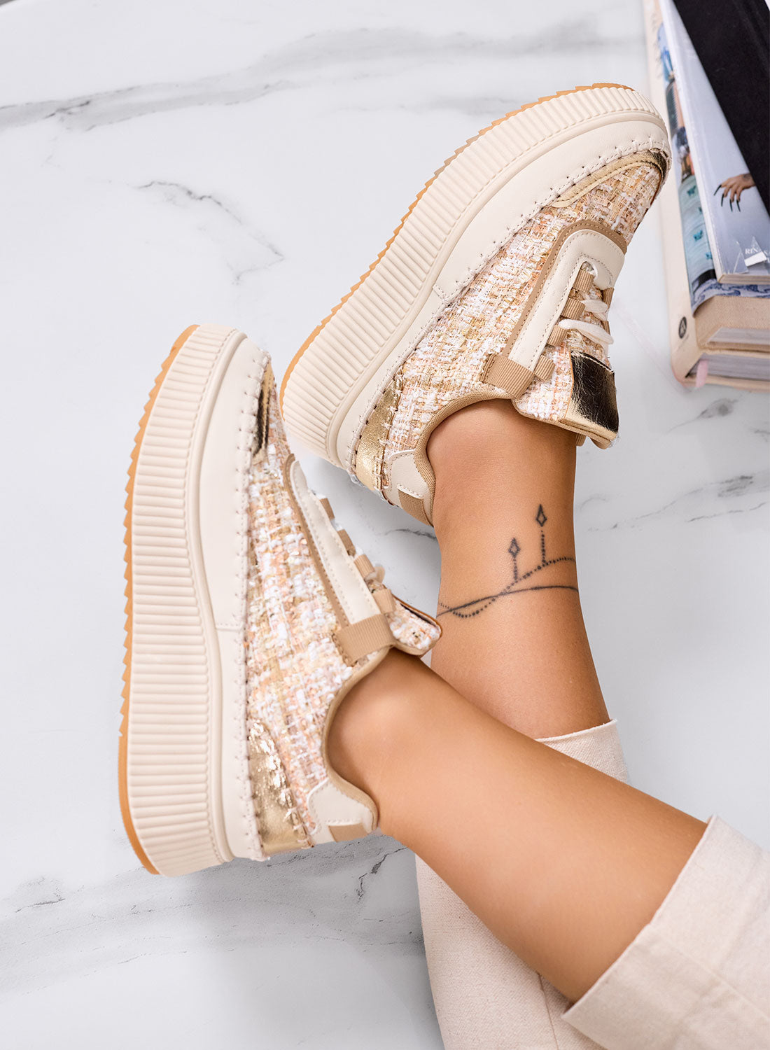 DAFNE - Baskets beige à plateforme en tweed boue avec détails dorés