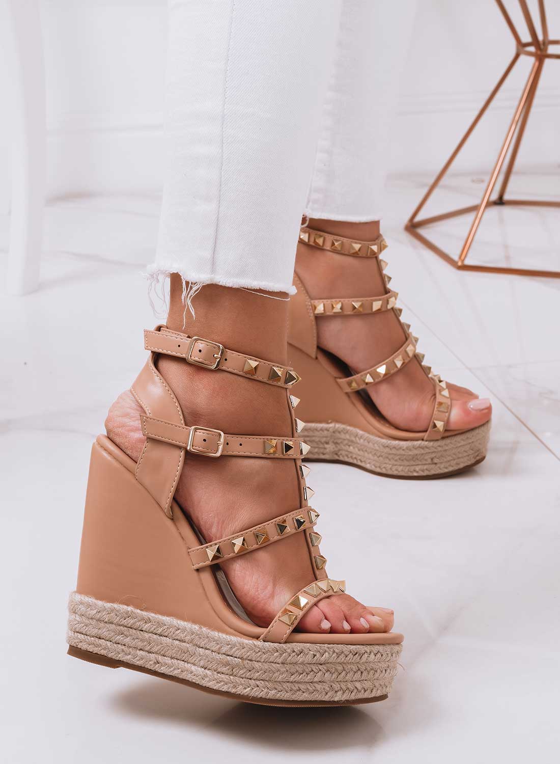 BETTA - Beige wedge sandals with laces and gold studs