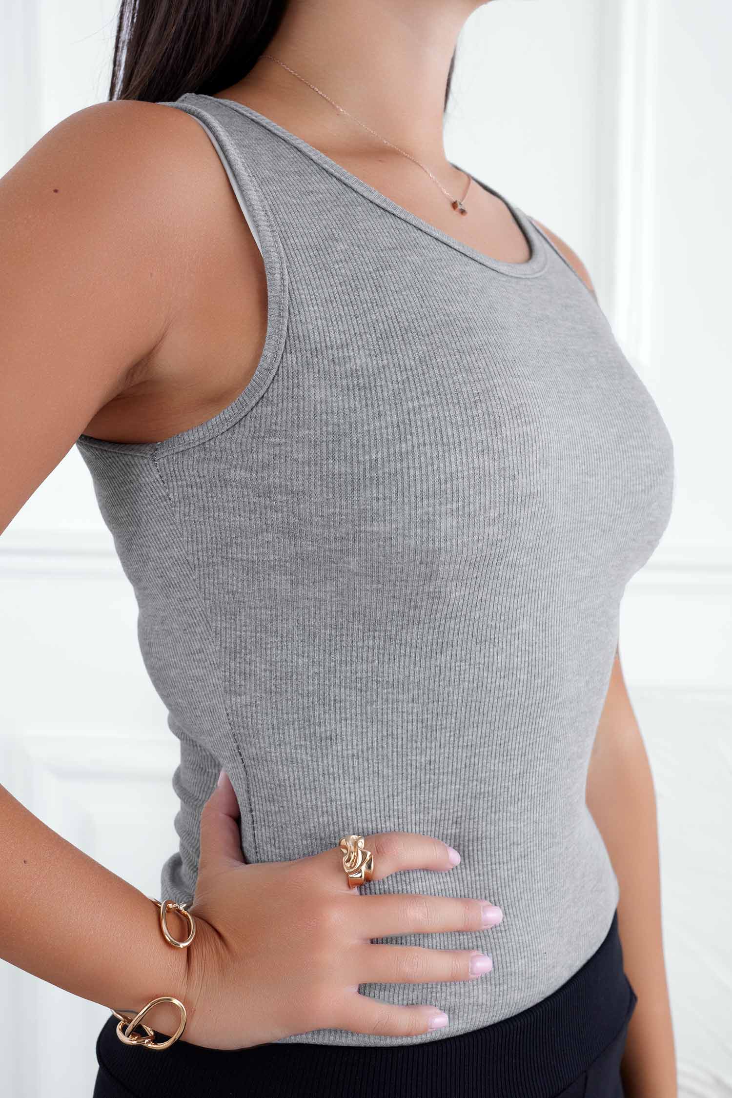 Top body grigio a costine