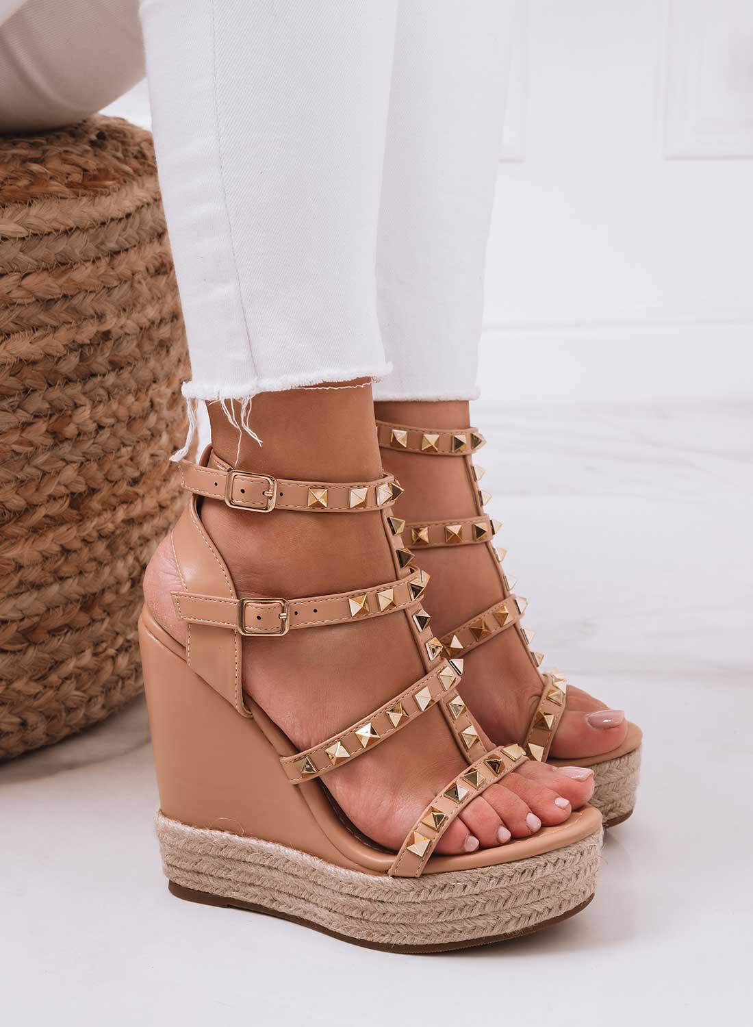 BETTA - Beige wedge sandals with laces and gold studs