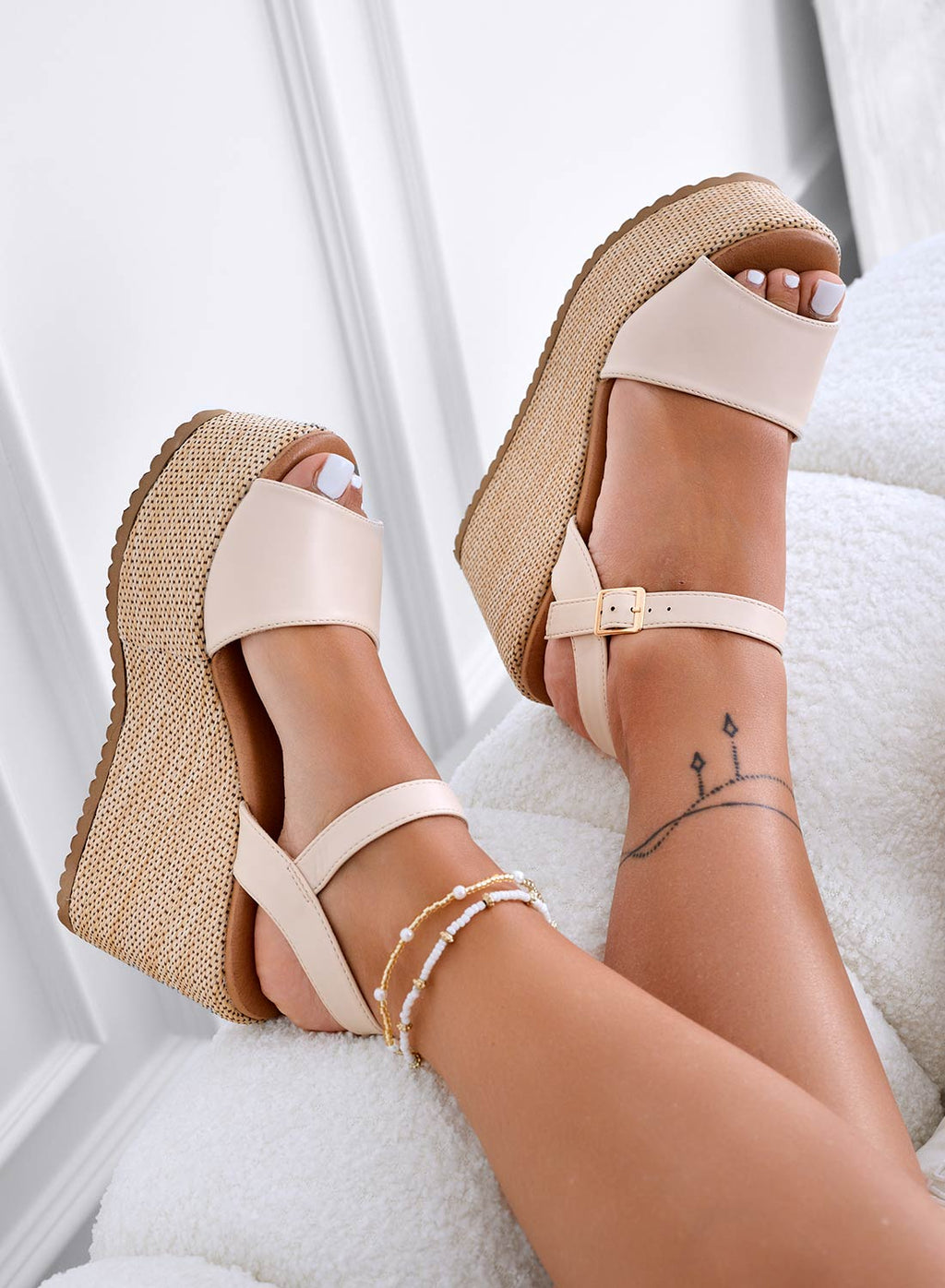 SERENITY - Sandali beige con zeppa e cinturino