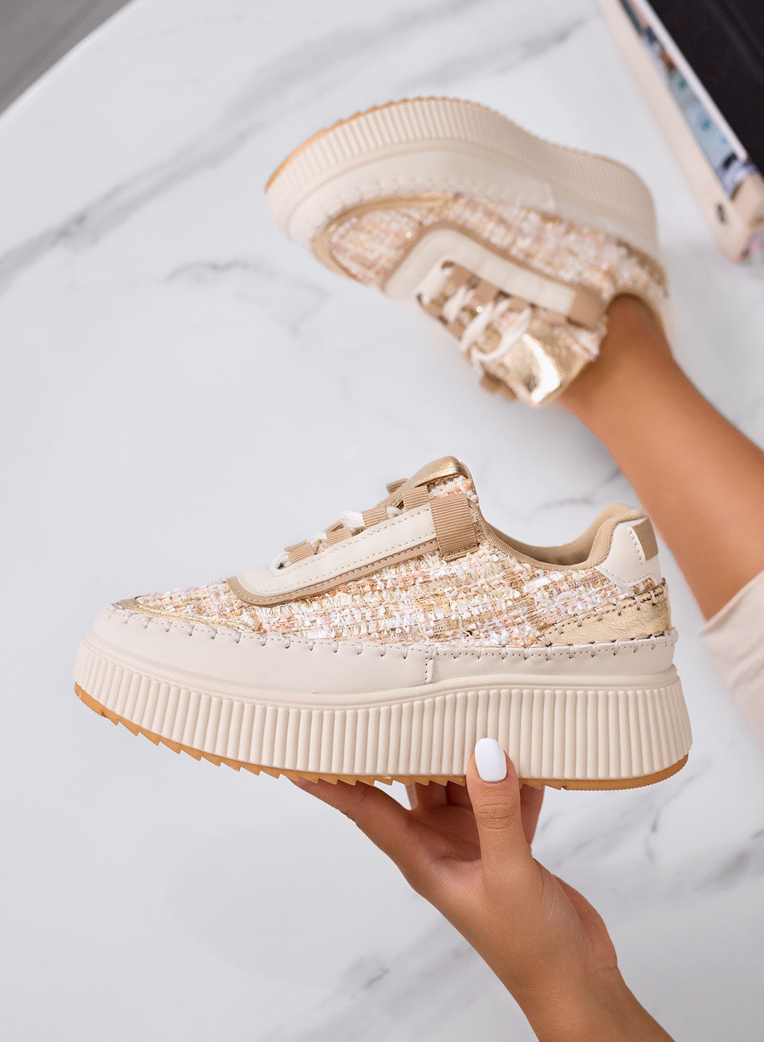 DAFNE - Baskets beige à plateforme en tweed boue avec détails dorés