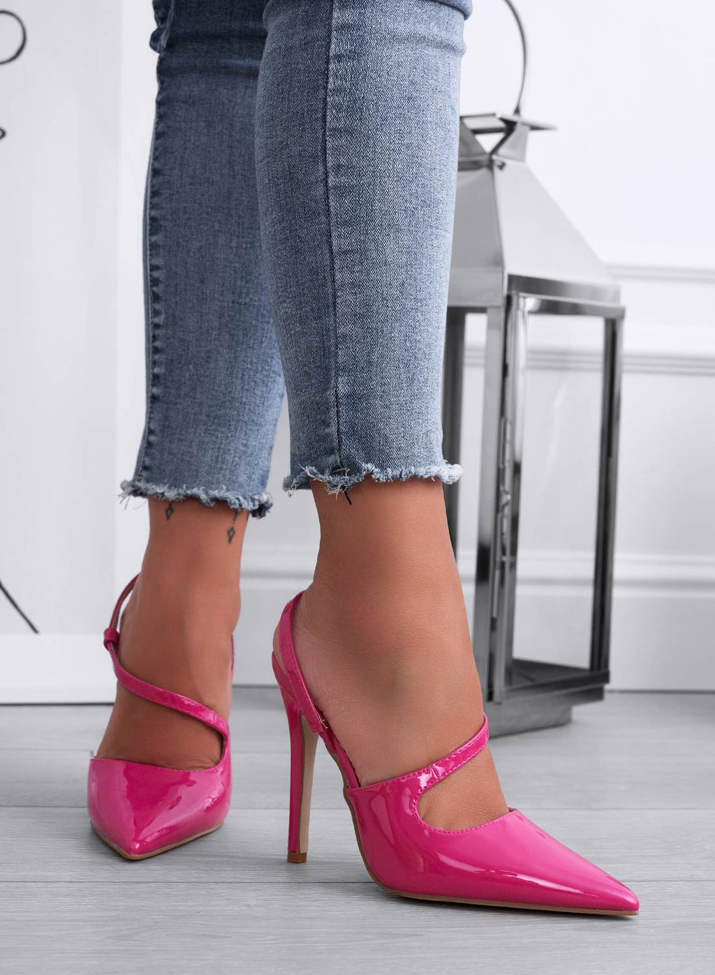 VESTA - Escarpins fuchsia en vernis à lacets