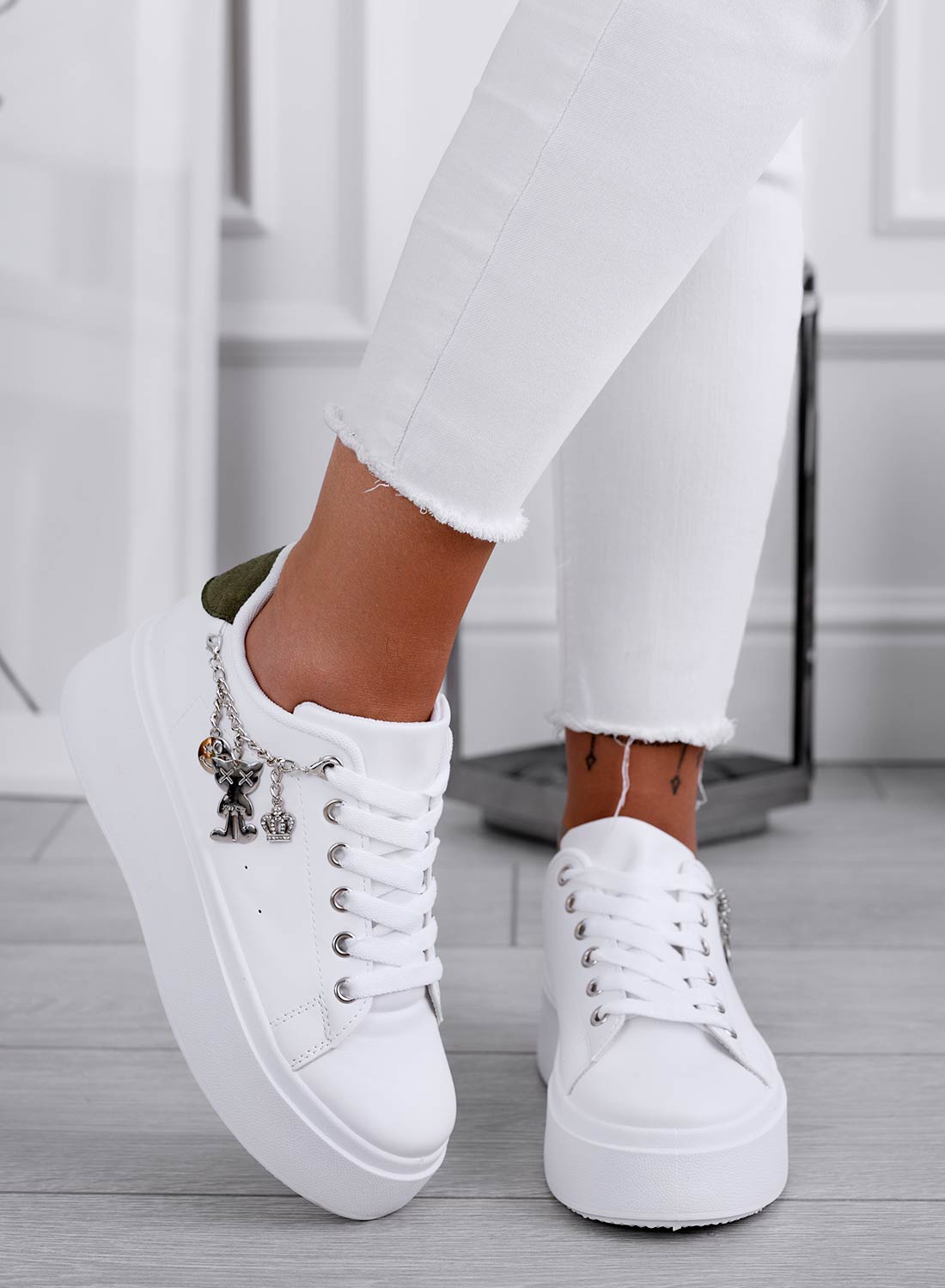 MARBELLA - White sneakers with green heel and gold charms