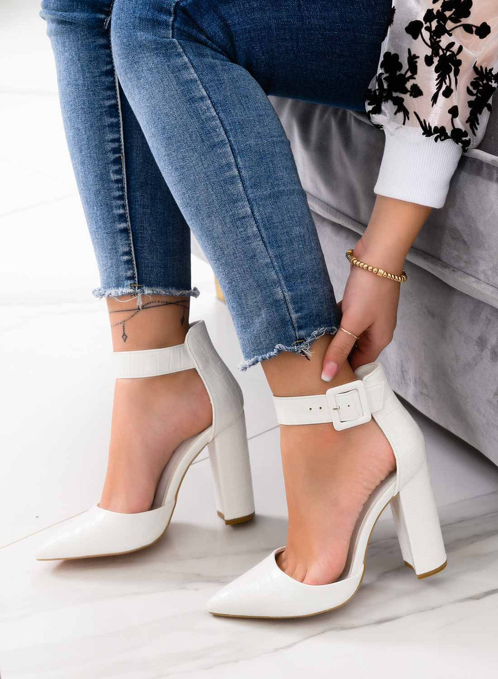 Escarpins blancs avec bride et talon confortable