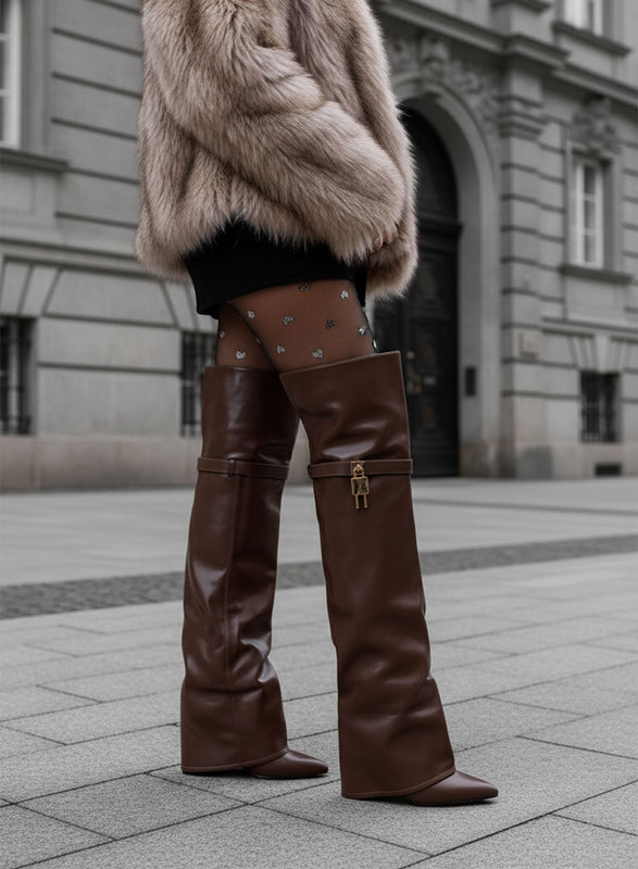 STEFANY - Bottes hautes marron à talon large avec cadenas doré