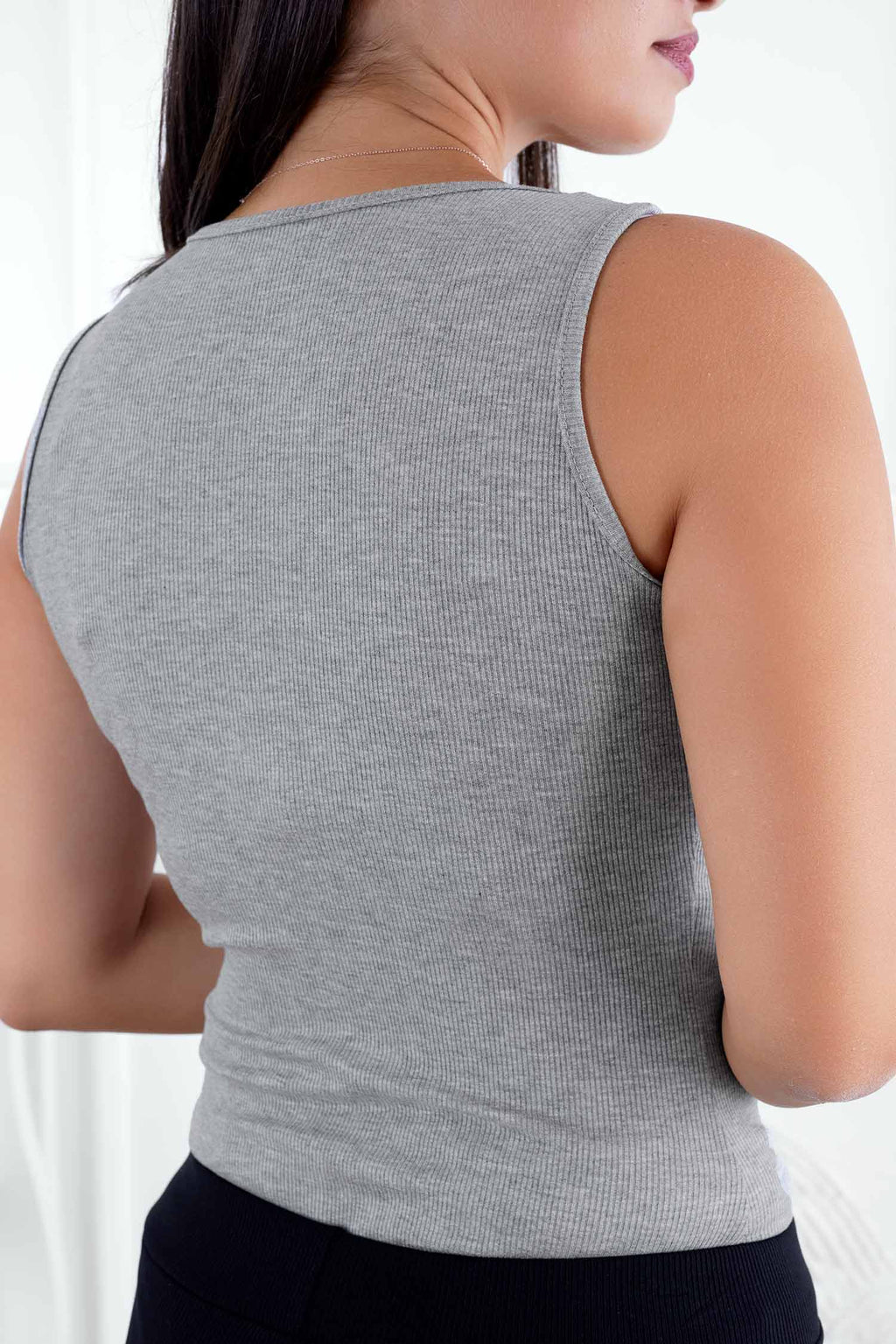 Top body grigio a costine