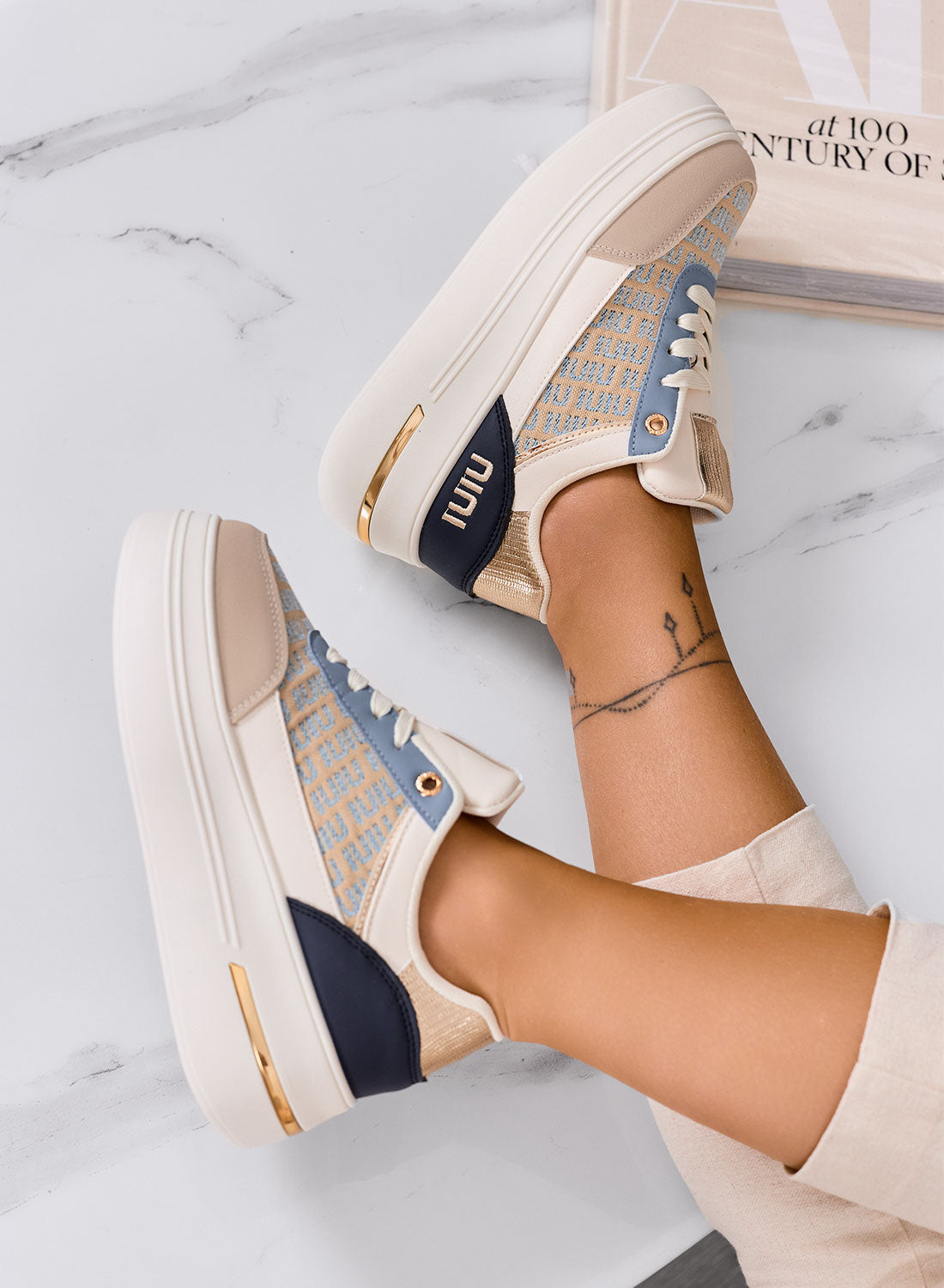 CAMILLA - Sneakers azzurre platform con inserti in tessuto beige
