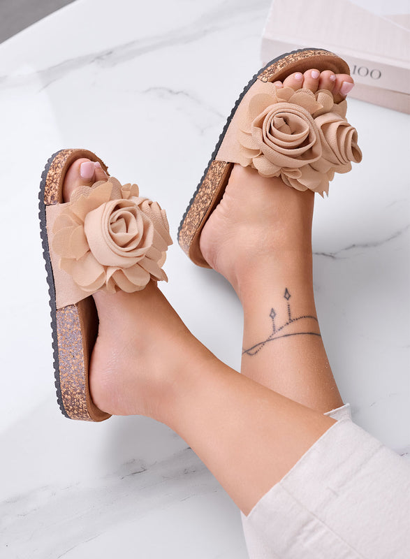 SUMMER - Sandalias beige tipo chancla con flores aplicadas