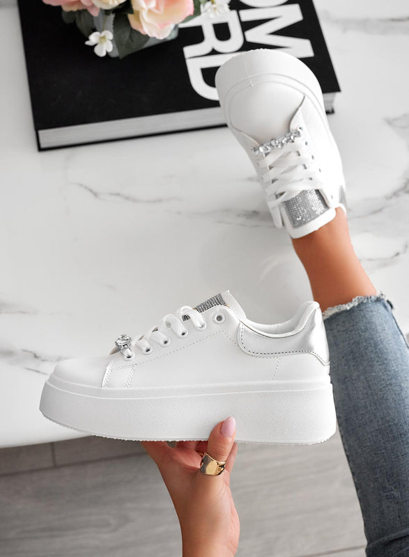 DELIA - Sneakers bianche con applicazione gioiello e retro argento