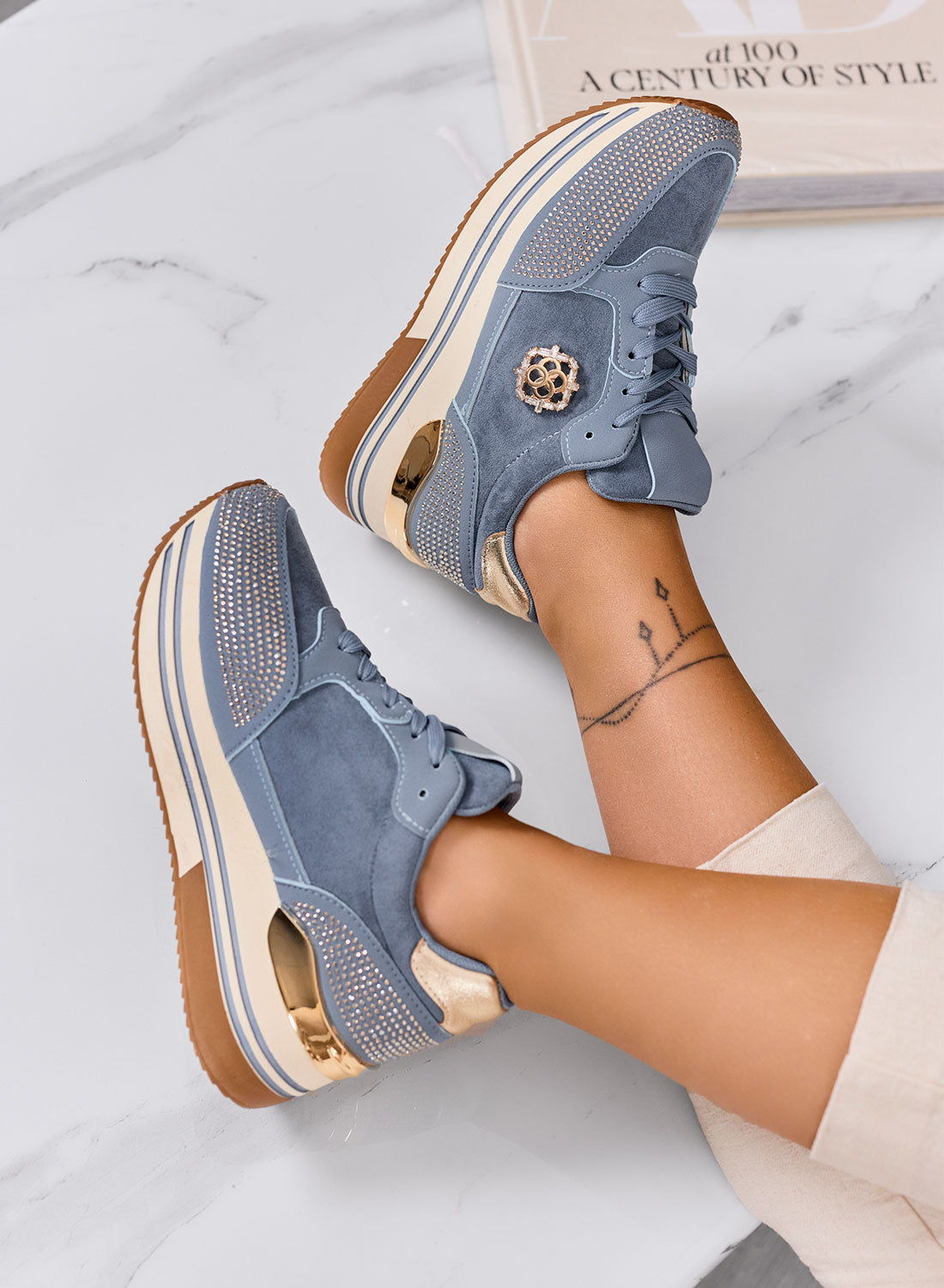 XIOMARA - Sneakers azzurre platform con inserti oro e strass
