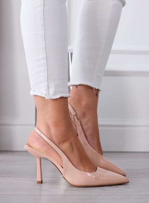 NAOMI - Escarpins slingback nude en vernis à bout pointu avec talon