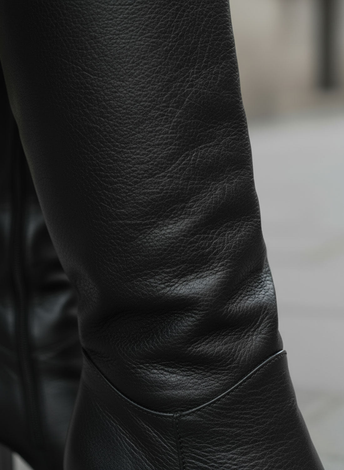 ERIKA - Botas altas negras de ecopiel martillada con tacón cómodo
