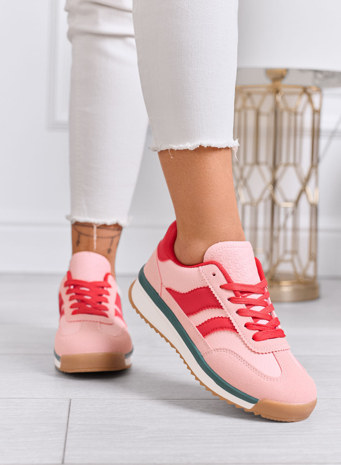 BIELLA - Sneakers rosa in tessuto con dettagli rossi e suola in gomma