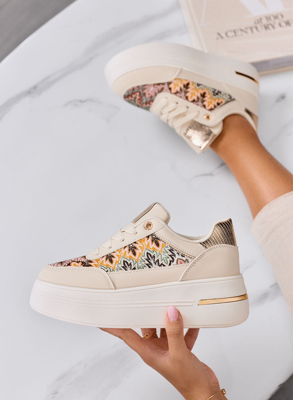 PRAGA - Sneakers beige platform con inserti in tessuto a fantasia