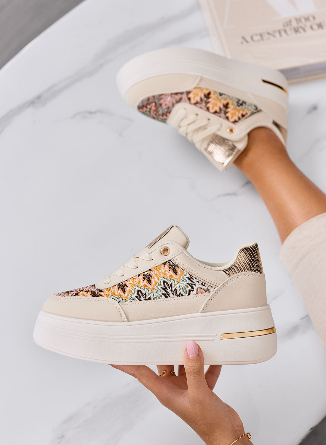 PRAGA - Sneakers beige platform con inserti in tessuto a fantasia