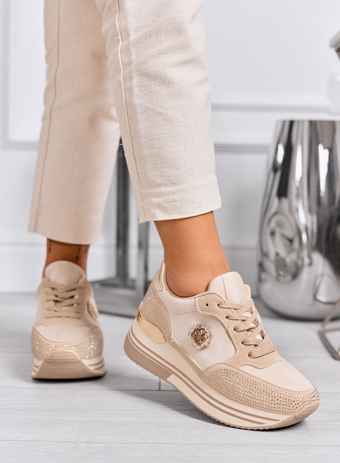XIOMARA - Beige platform sneakers with gold inserts and rhinestones