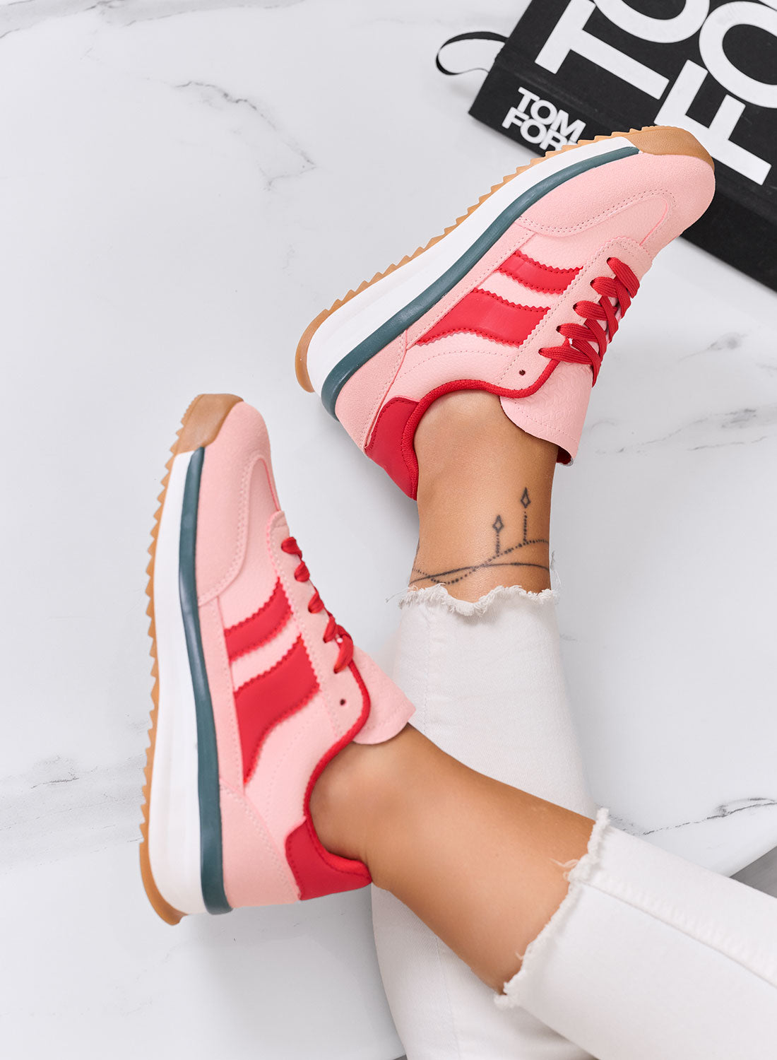 BIELLA - Sneakers rosa in tessuto con dettagli rossi e suola in gomma