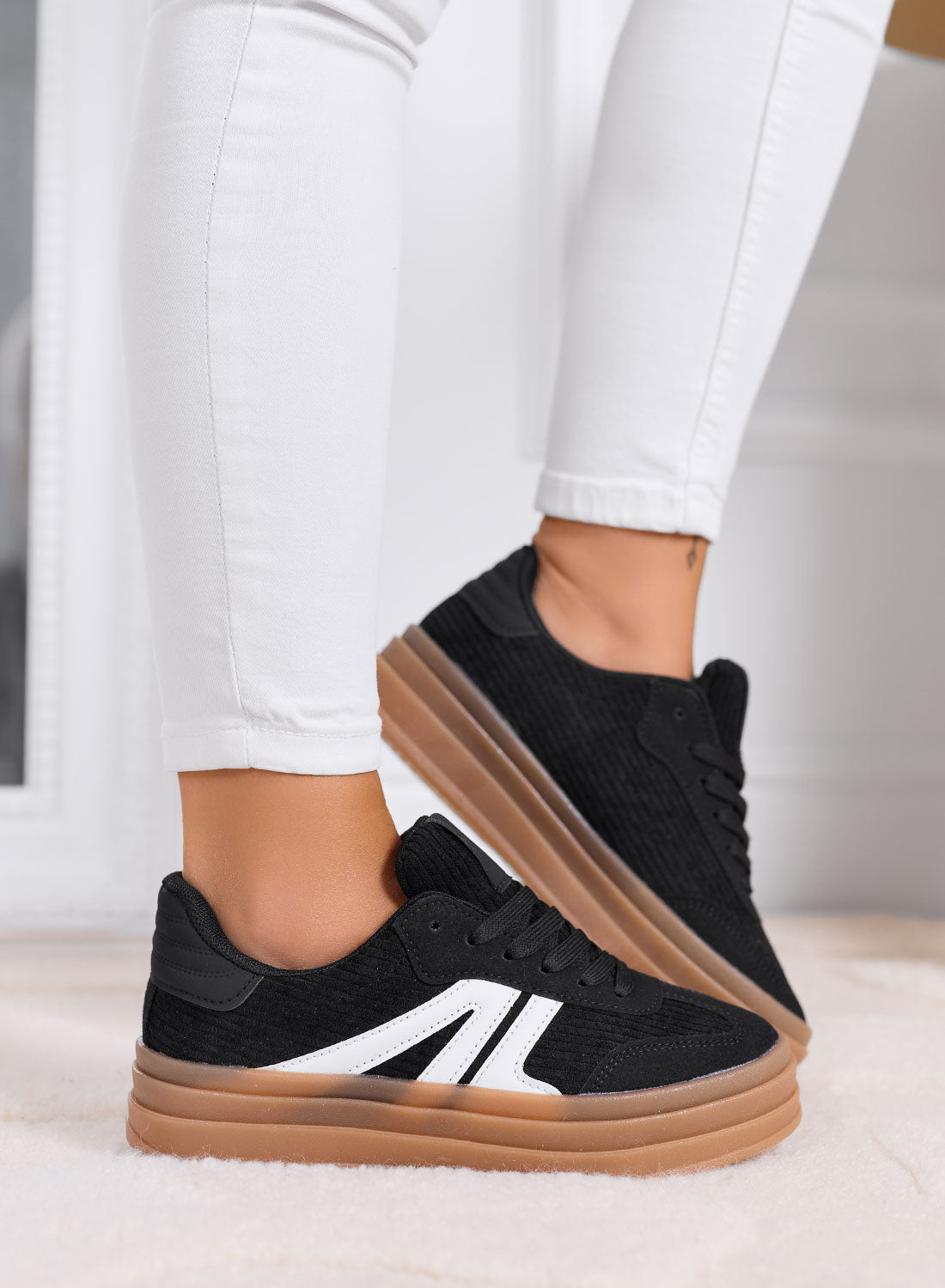 JOLENE - Black sneakers with white details and platform sole