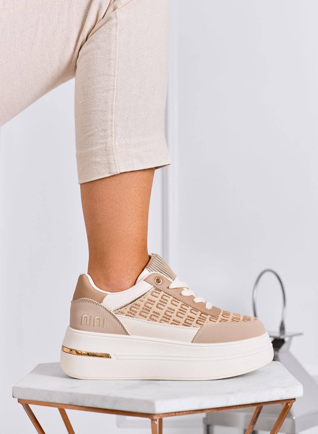 CAMILLA - Sneakers fango platform con inserti in tessuto beige