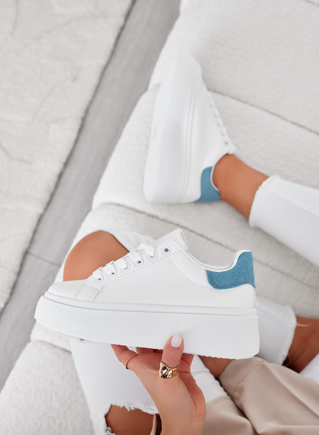 MALVIN - Baskets blanches avec talon bleu jean