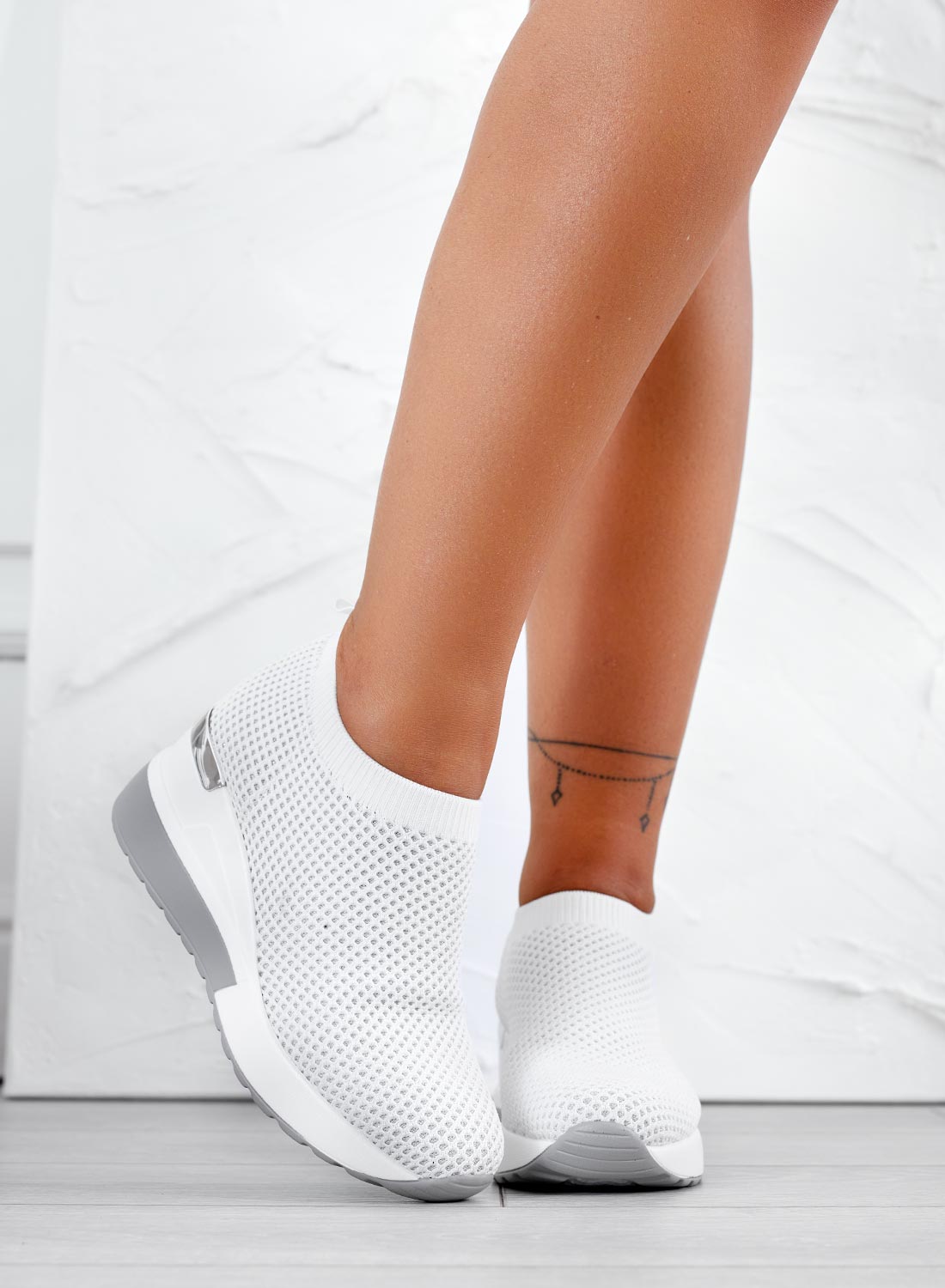 White sneakers in stretch fabric
