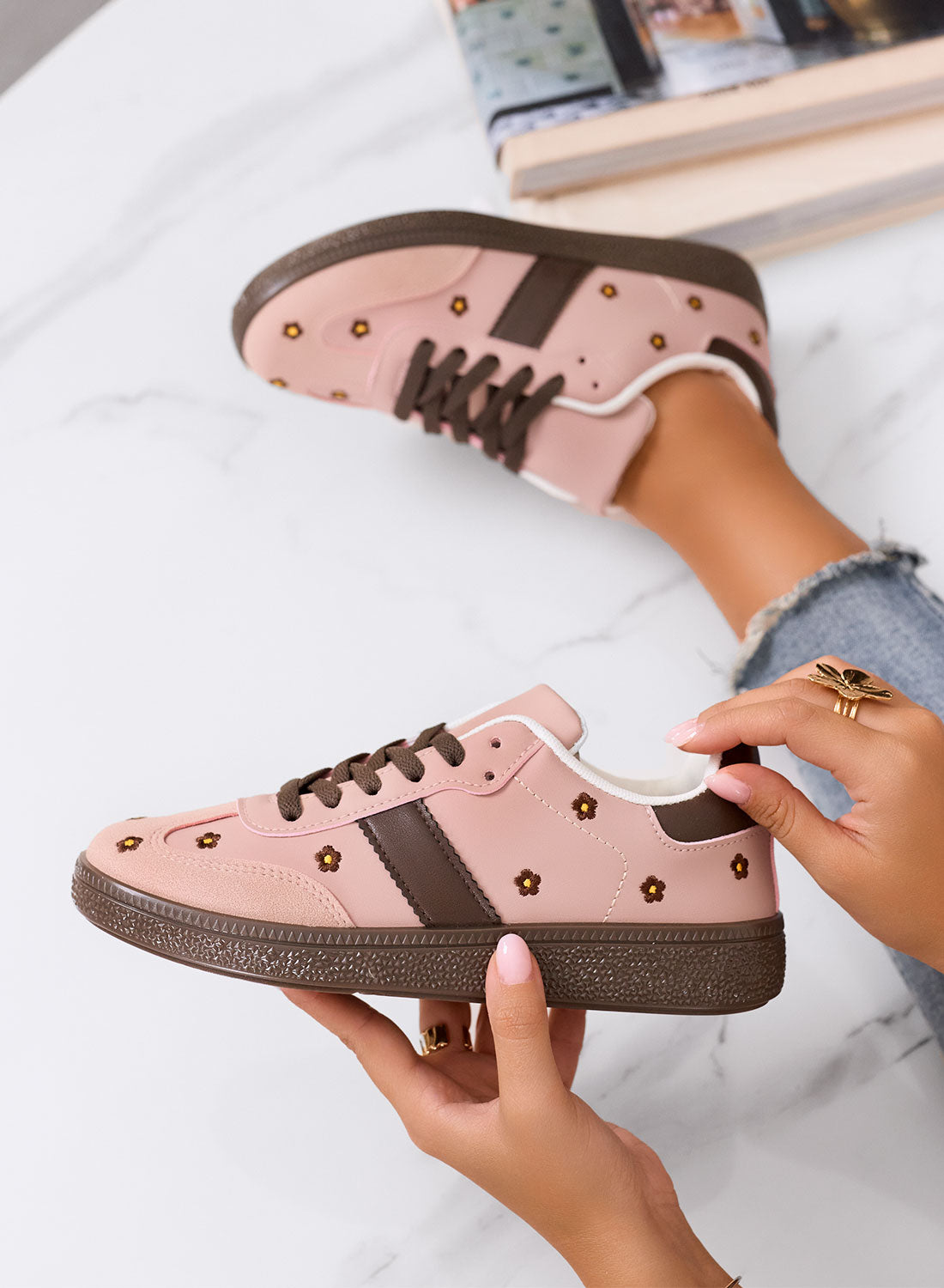 WESTON - Sneakers rosa con margherite ricamate e suola marrone
