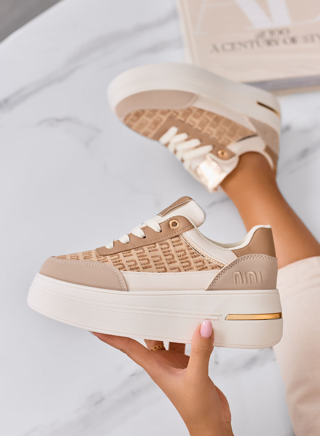 CAMILLA - Sneakers fango platform con inserti in tessuto beige