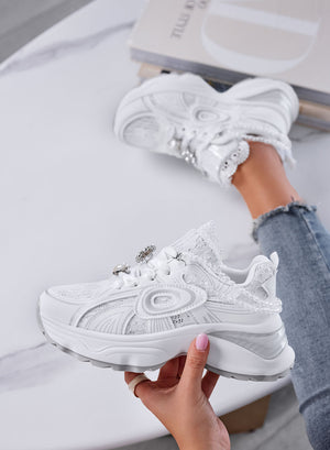 GABRIELLA - White sneakers with lace and accessories