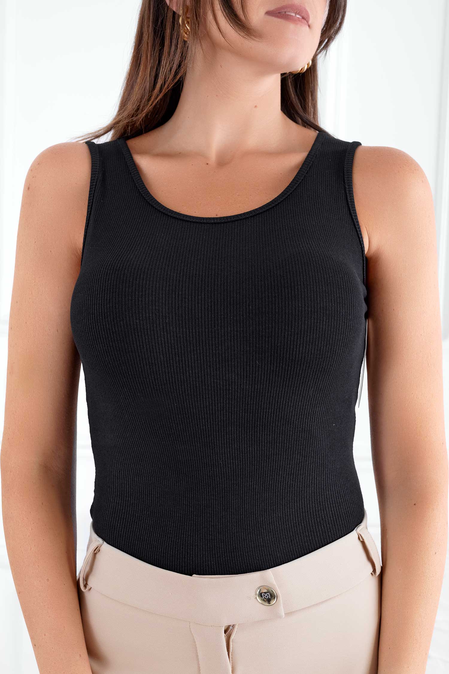 Top body nero a costine