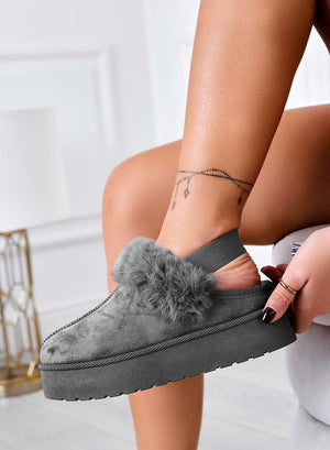 Slippers with padding and elastic on the back