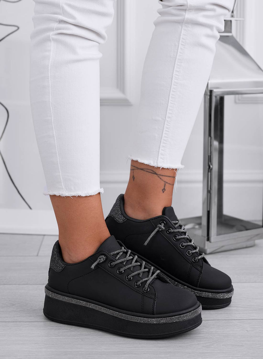 FRANKIE - Sneakers nere con lacci e bordo gioiello
