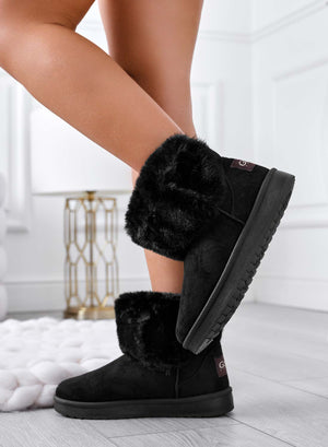 Black ankle boots lined with faux fur