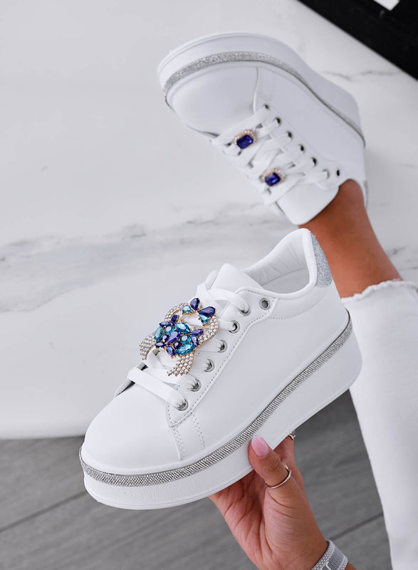 DOINA - Sneakers bianche con applicazione gioiello blu e inserti argento