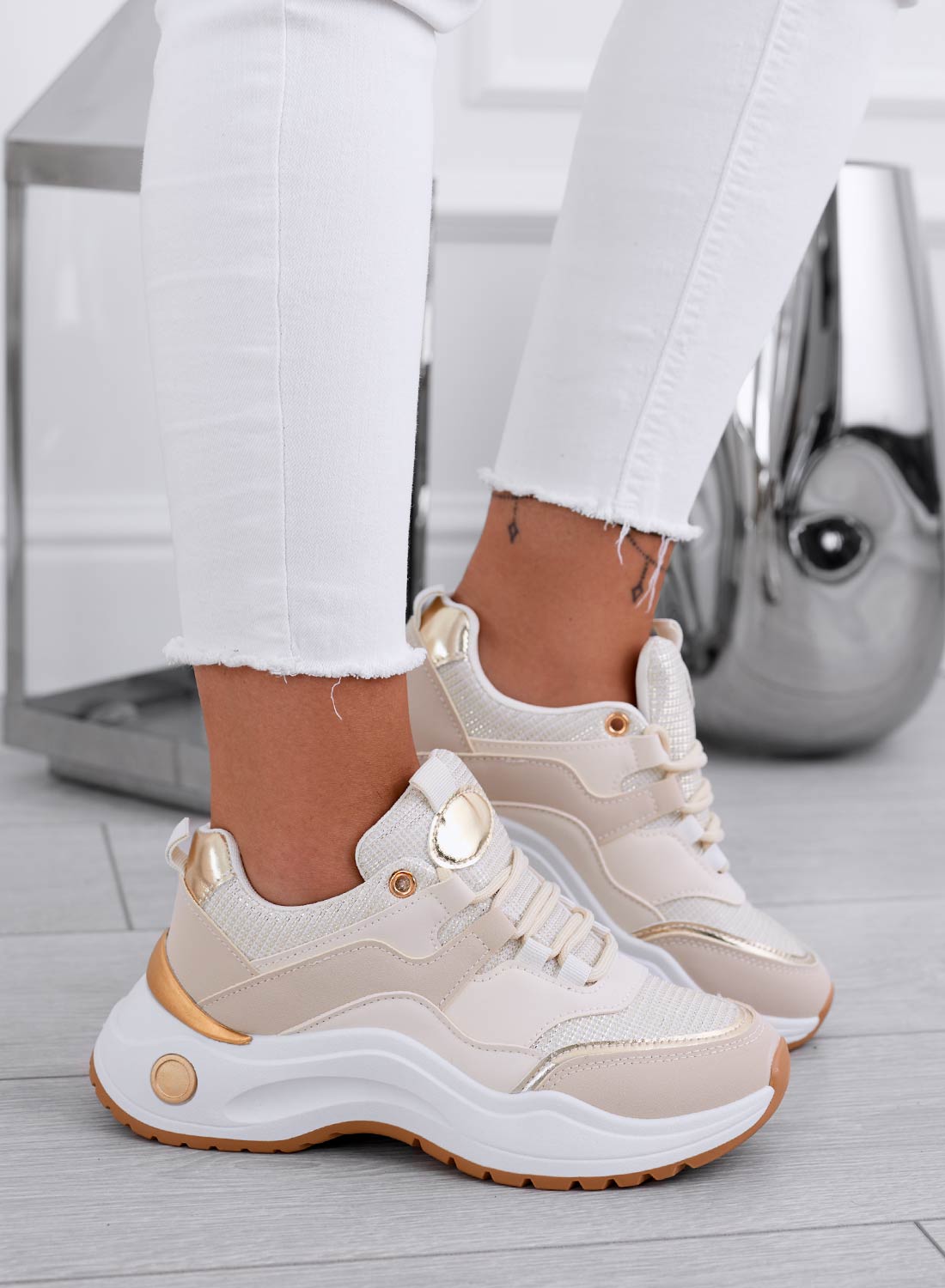 IRINA - Sneakers beige in tessuto laminato oro