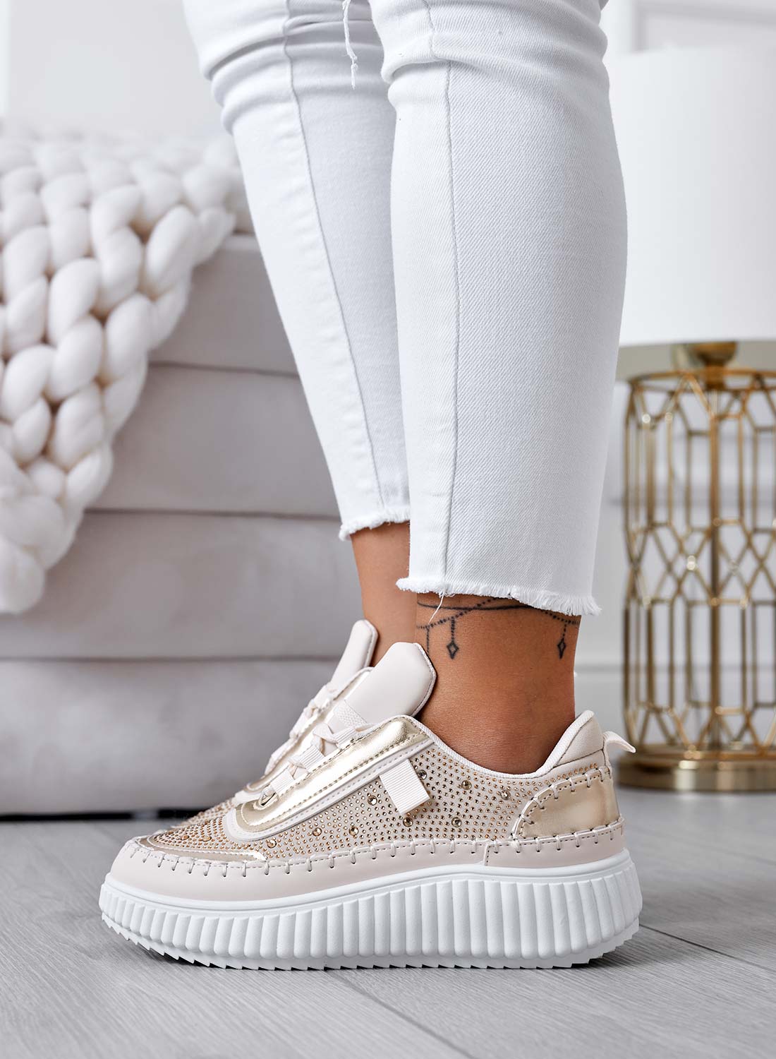 ANTONELLA - Sneakers beige con inserti e strass oro