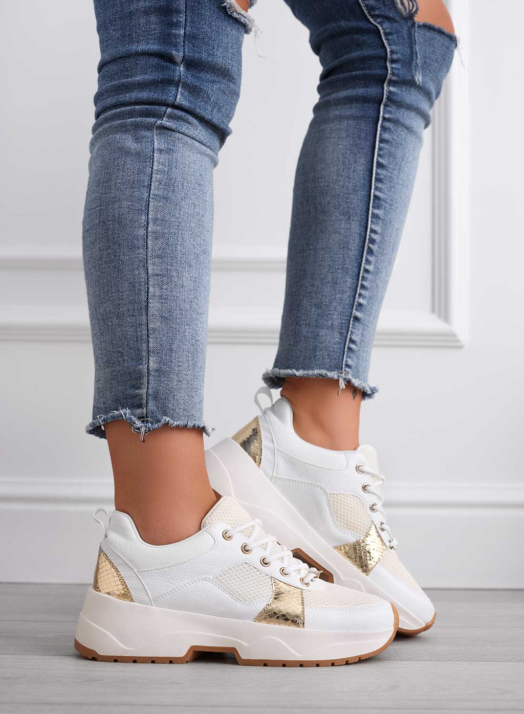 Sneakers Alexoo bianche traforate con inserti oro