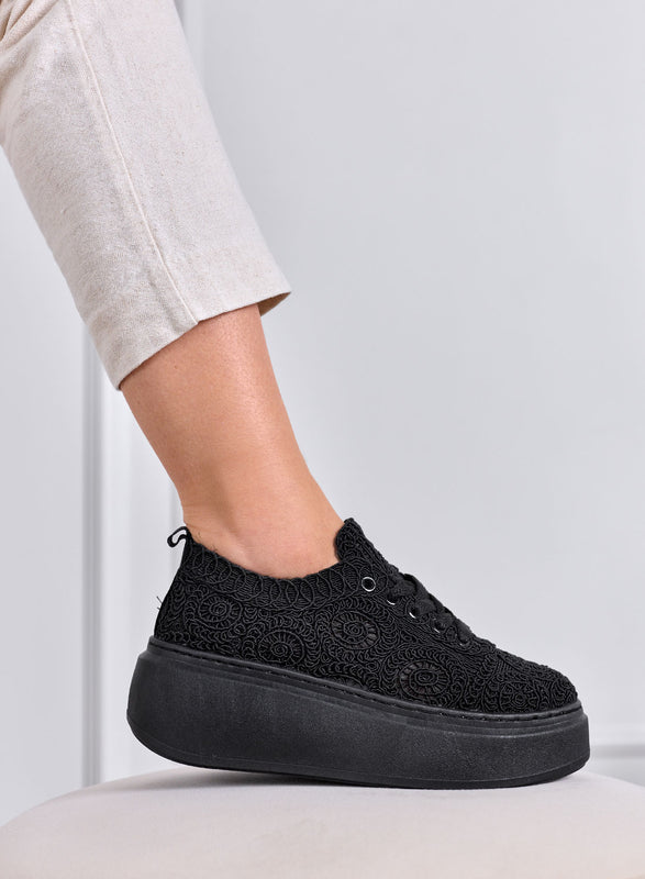 VALERIA - Zapatillas negras de plataforma con encaje y suela alta