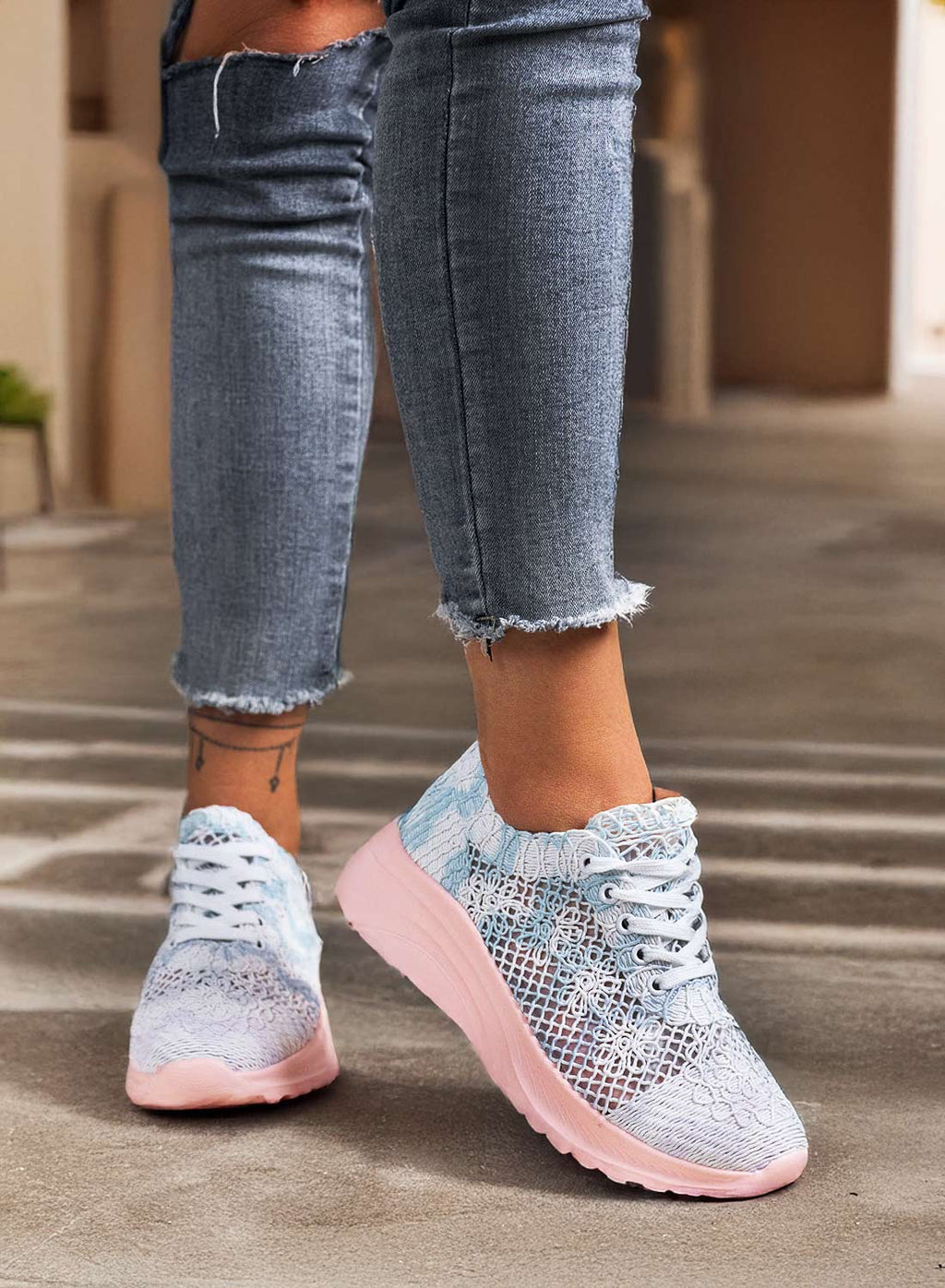 GAIA - Sneakers bianche azzurre traforate con suola in gomma rosa
