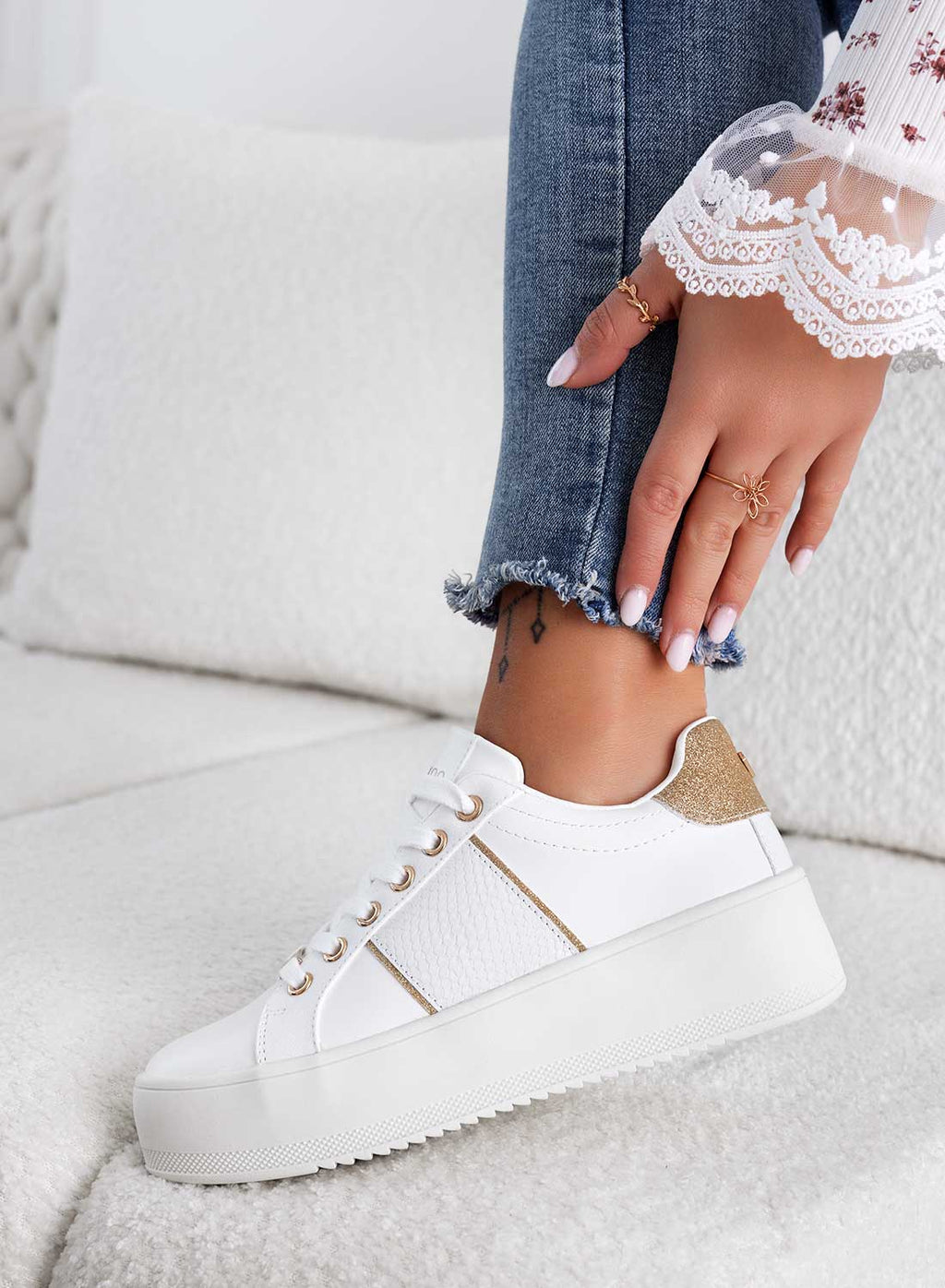 MORENA - Sneakers bianche con inserti glitter oro