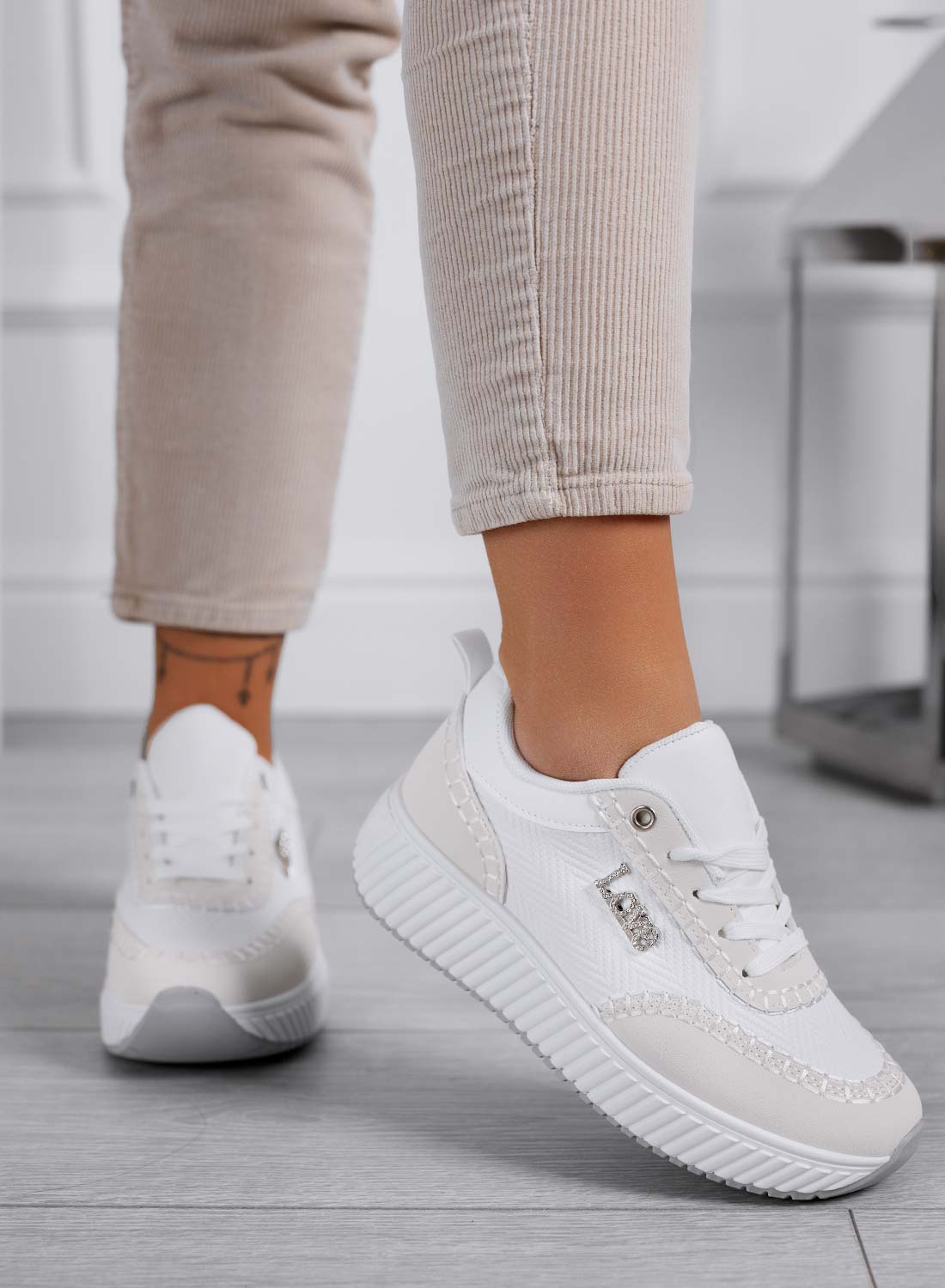 DAVIS - Women's sneakers with thick sole and contrasting grey panels