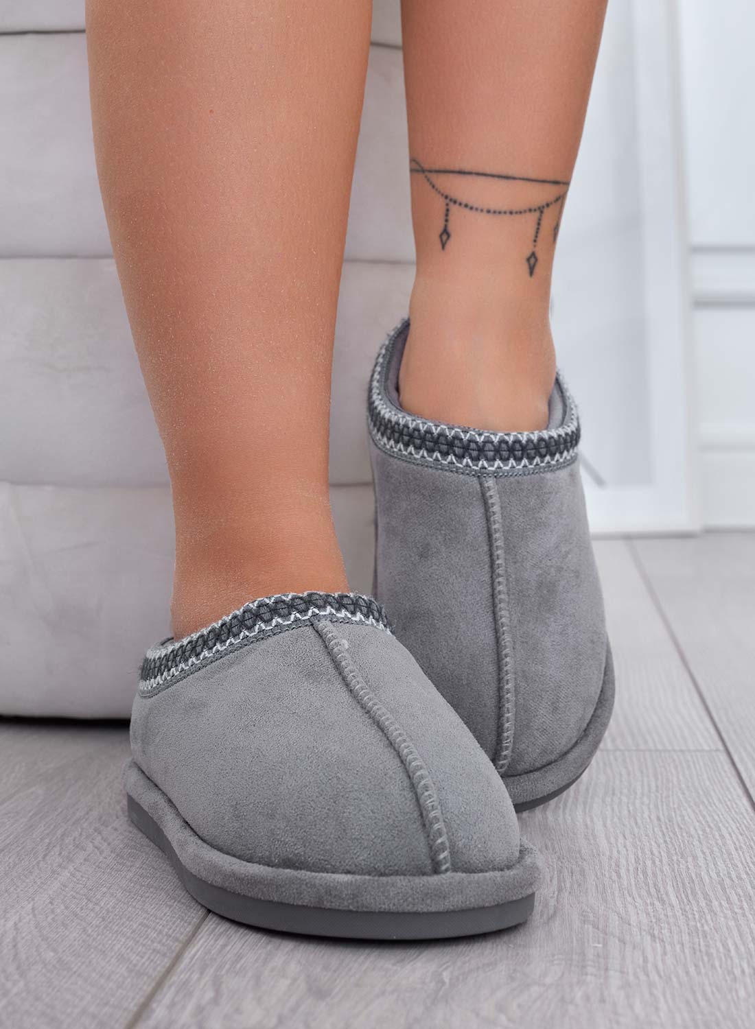 SEAL - Chaussons gris semi-ouverts rembourrés