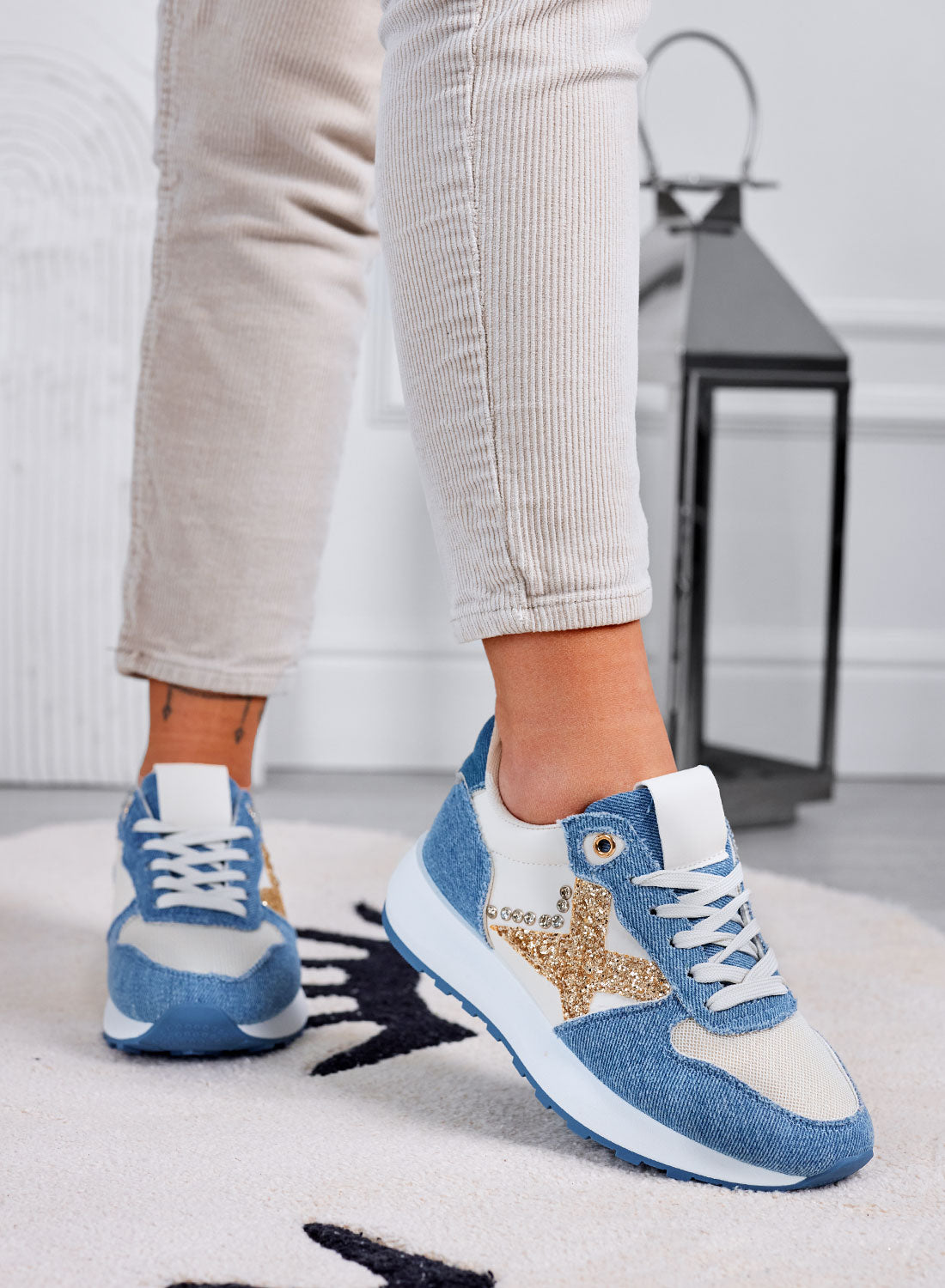 ARISA - Sneakers blu jeans con glitter oro e strass