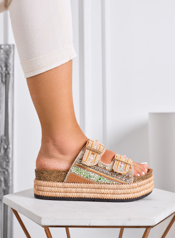LOGAN - Sandali beige Ciabatte platform con perline colorate e strass