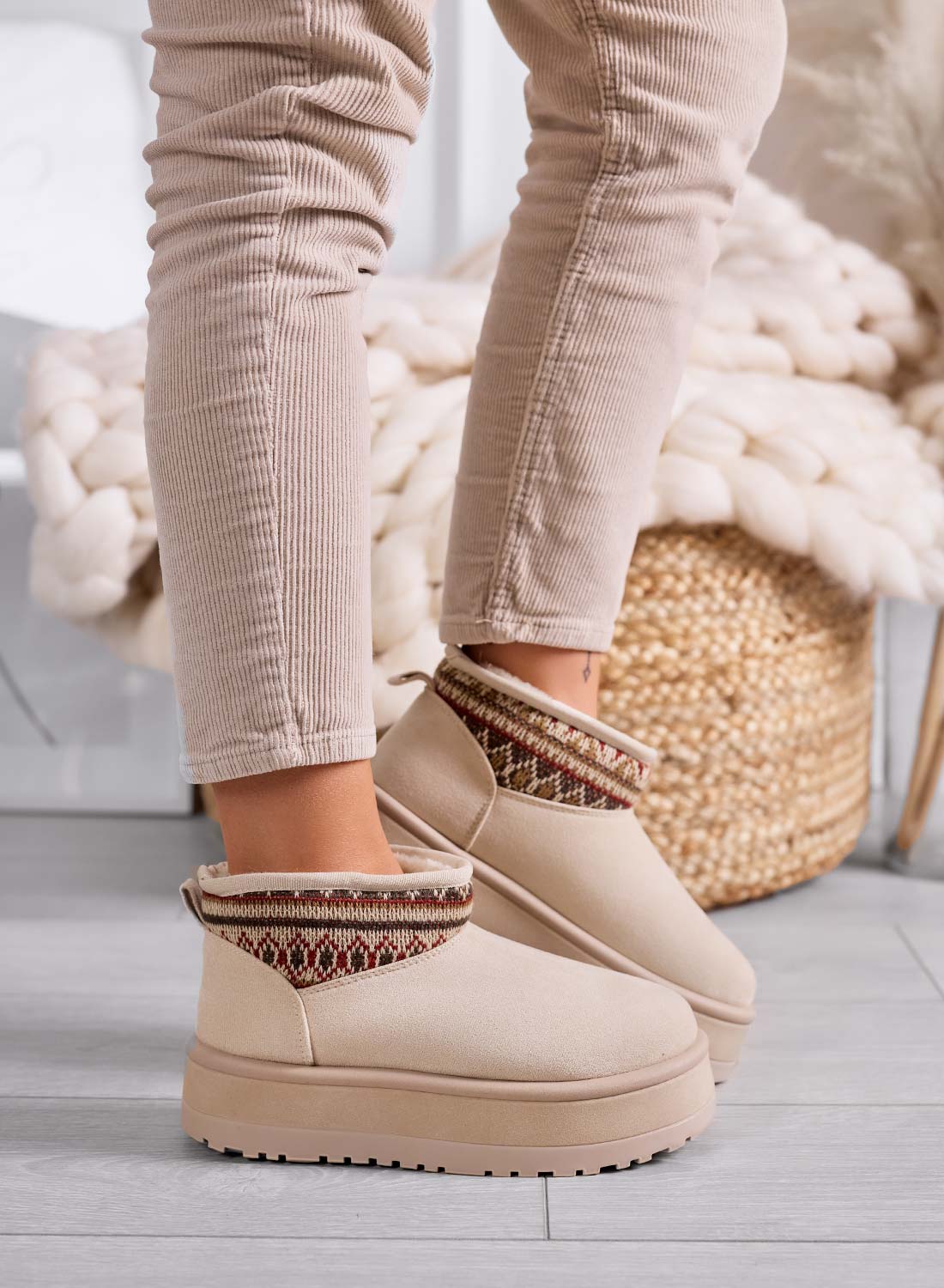 DYLAN - Stivaletti beige imbottiti donna con trama Etnica