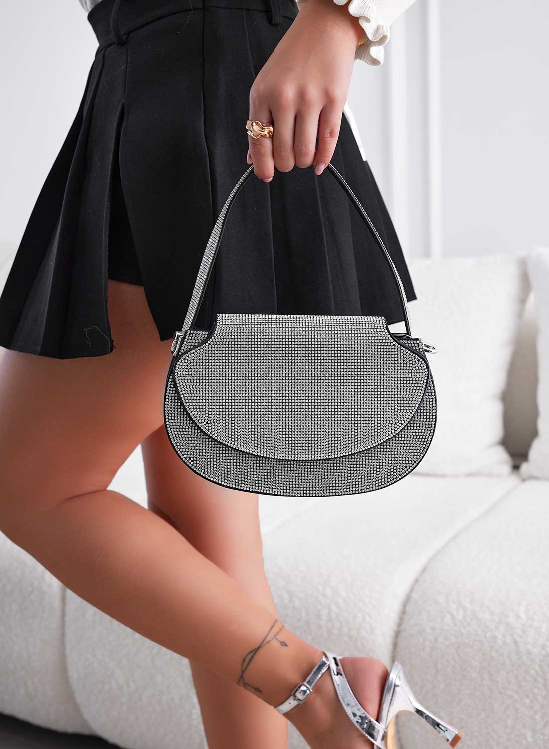Borsa nera con strass e catena B233