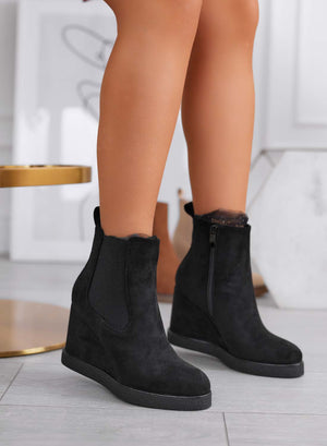 JANIKE - Black suede ankle boots with elastic and wedge
