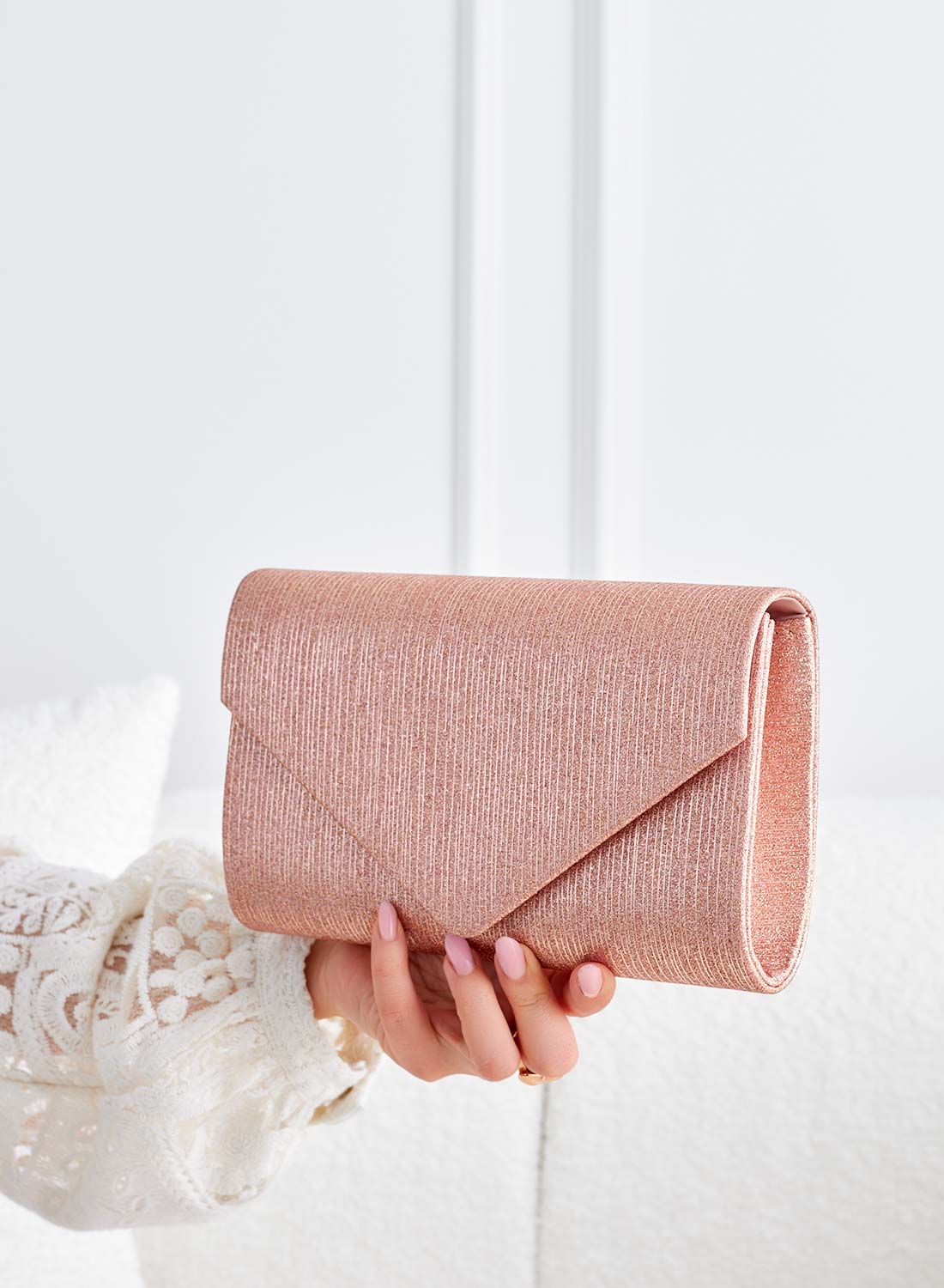 Borsa pochette oro rosa laminata B234